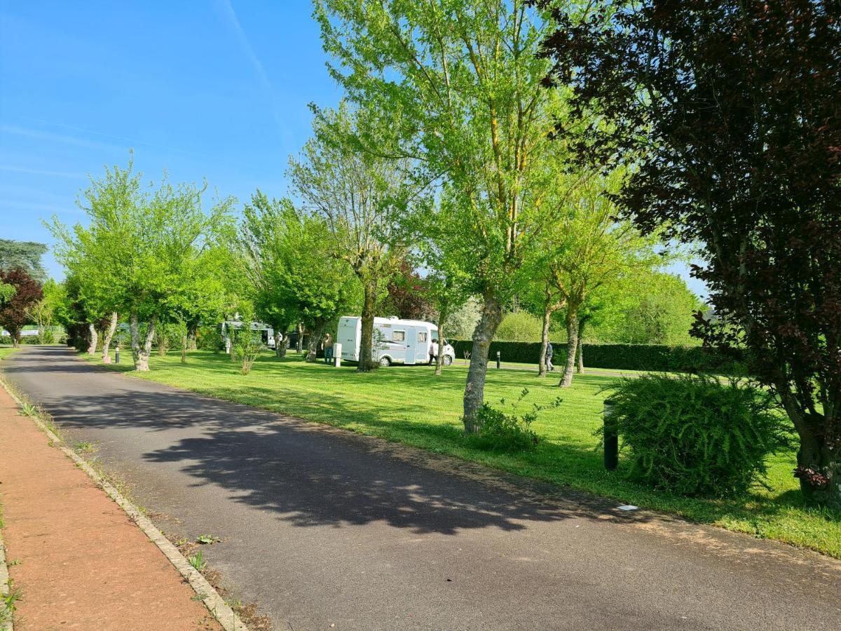 Resort & Camping - Val De Braye Besse-sur-Braye Exterior photo